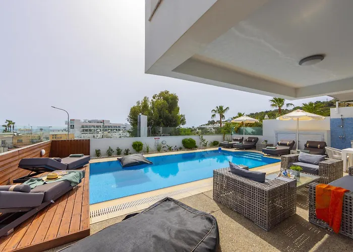 Villa Fig Tree Bay Residences 5