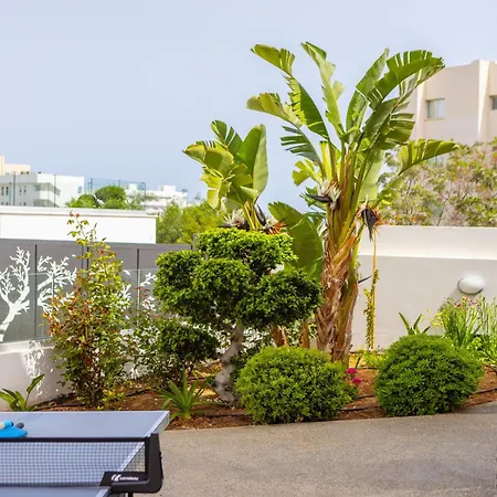 Willa Fig Tree Bay Residences 5 *