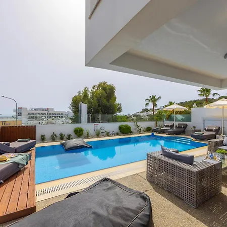 Willa Fig Tree Bay Residences 5