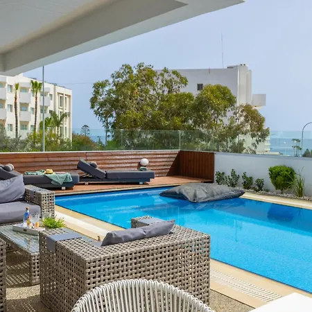 Willa Fig Tree Bay Residences 5 *