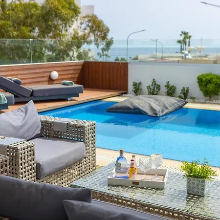 Willa Fig Tree Bay Residences 5 *