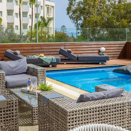 Willa Fig Tree Bay Residences 5 *