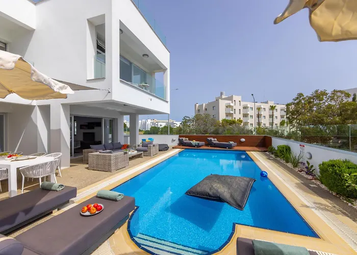 Villa Fig Tree Bay Residences 5