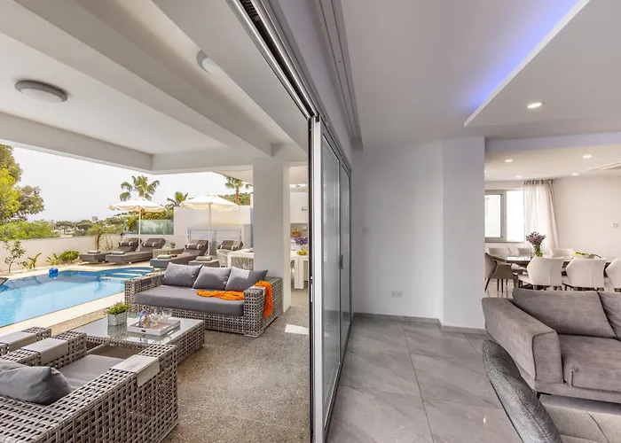 Villa Fig Tree Bay Residences 5